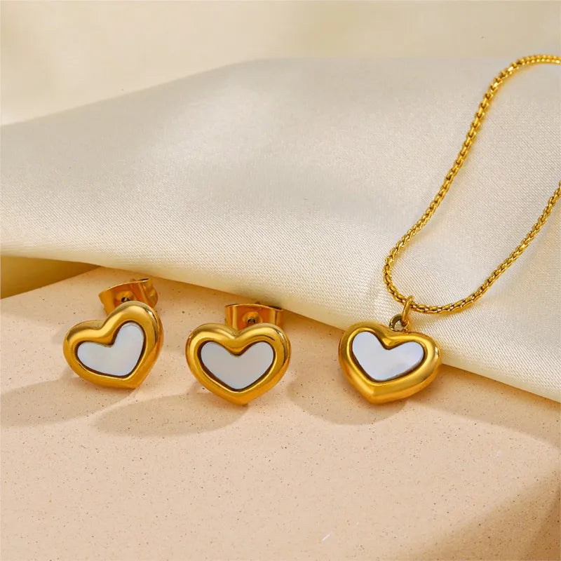 Conjunto De Joias Coração Pérola Banhado em Ouro 18k (Colar, Brinco, Pulseira)
