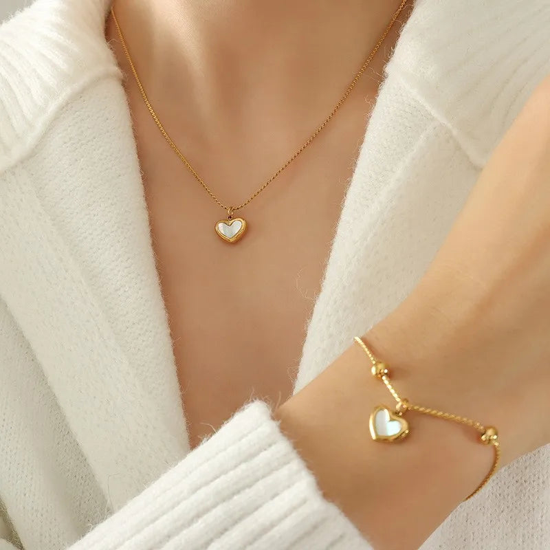 Conjunto De Joias Coração Pérola Banhado em Ouro 18k (Colar, Brinco, Pulseira)